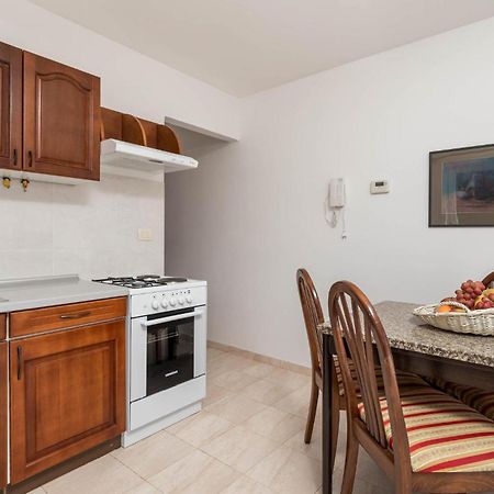 1 Bedroom Cozy Apartment In Ičići 외부 사진