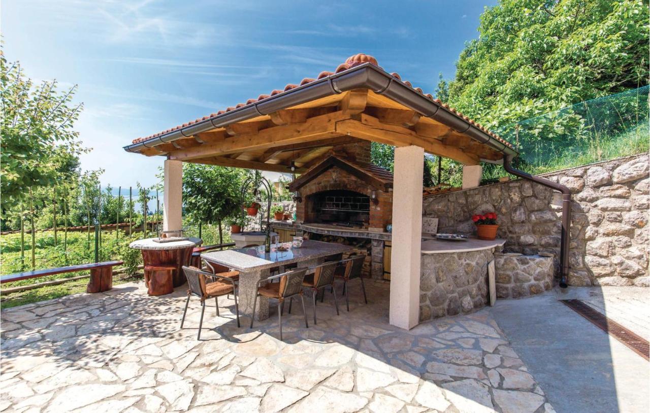 1 Bedroom Cozy Apartment In Ičići 외부 사진