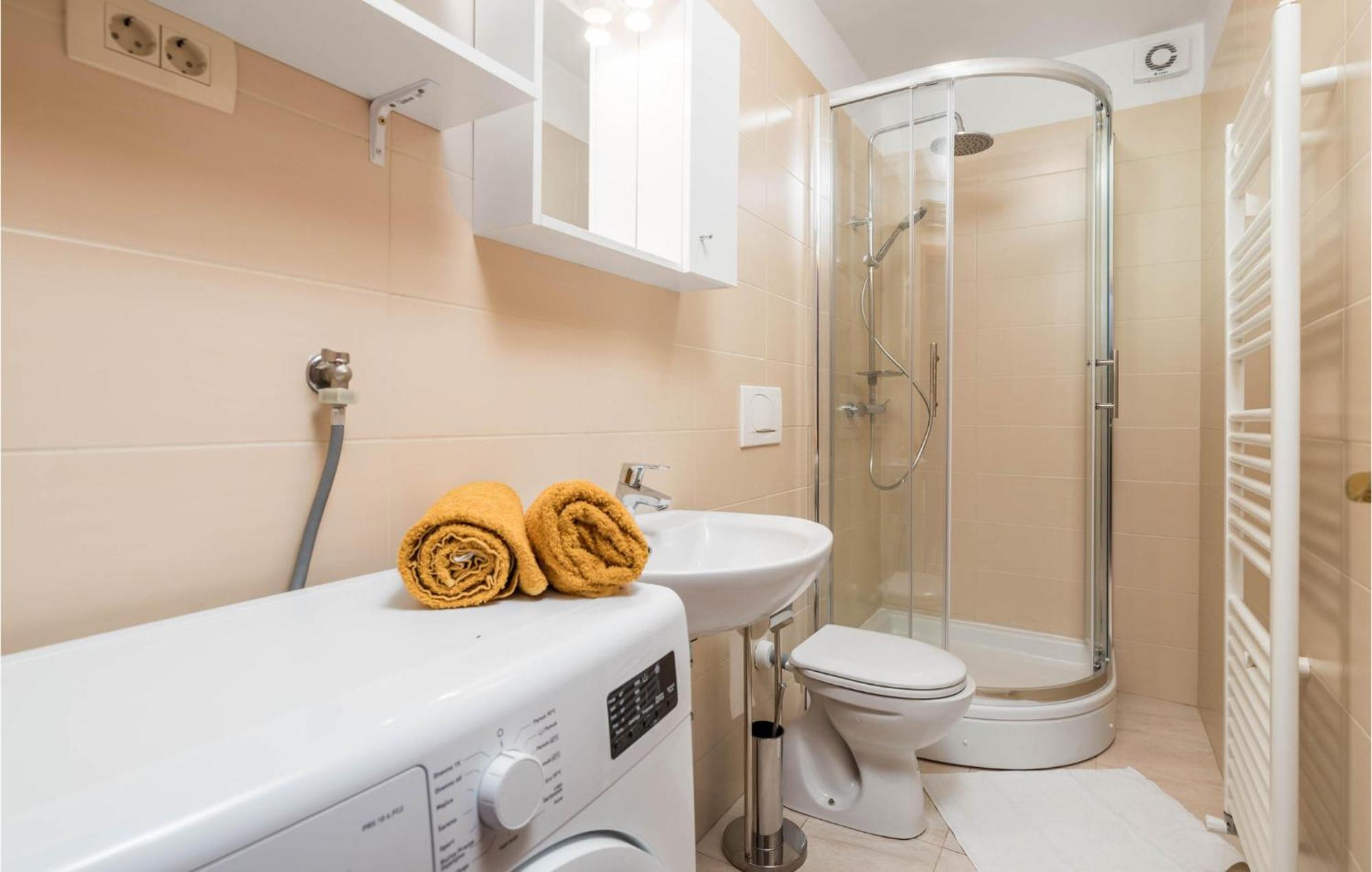 1 Bedroom Cozy Apartment In Ičići 외부 사진