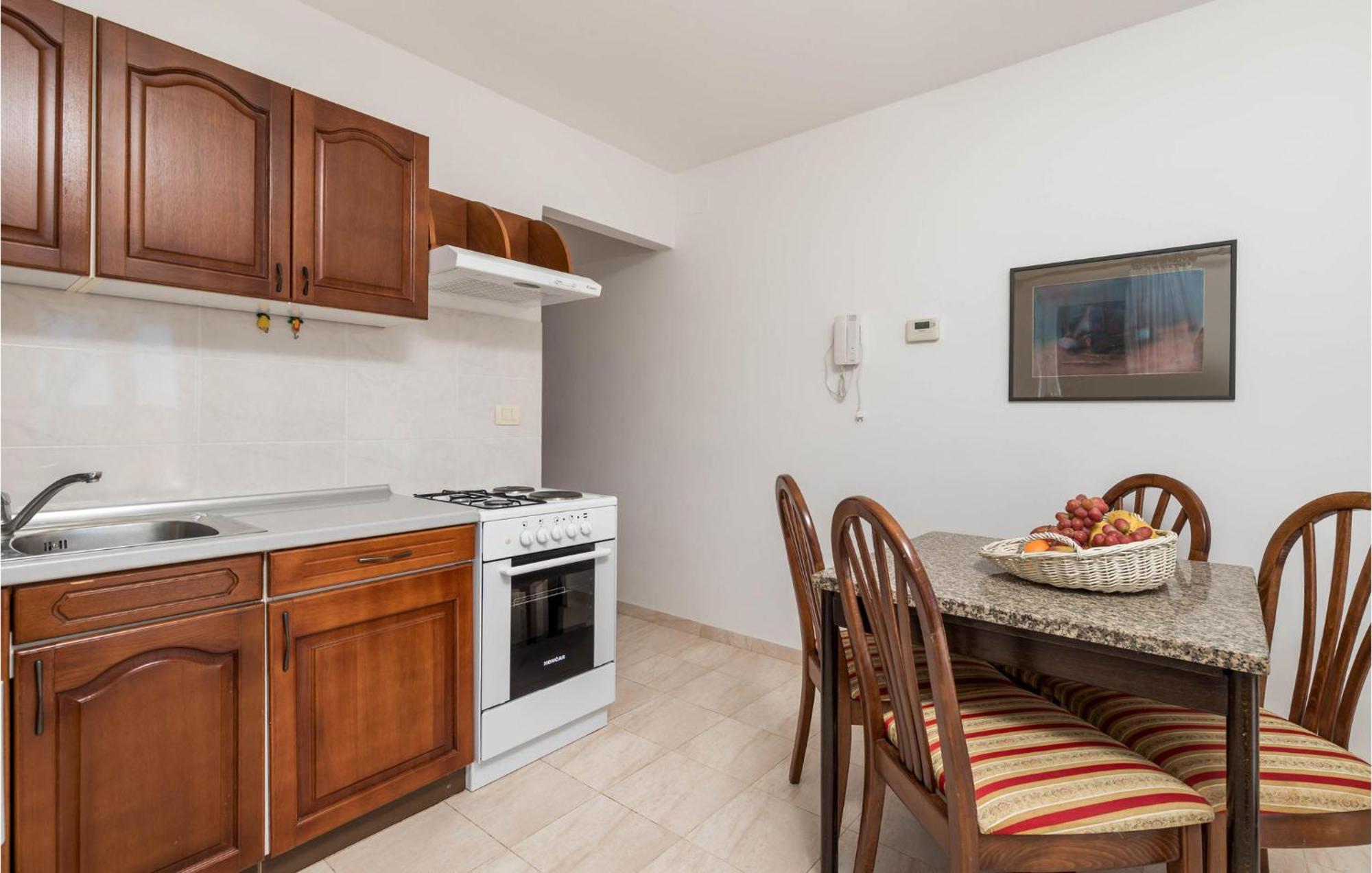 1 Bedroom Cozy Apartment In Ičići 외부 사진