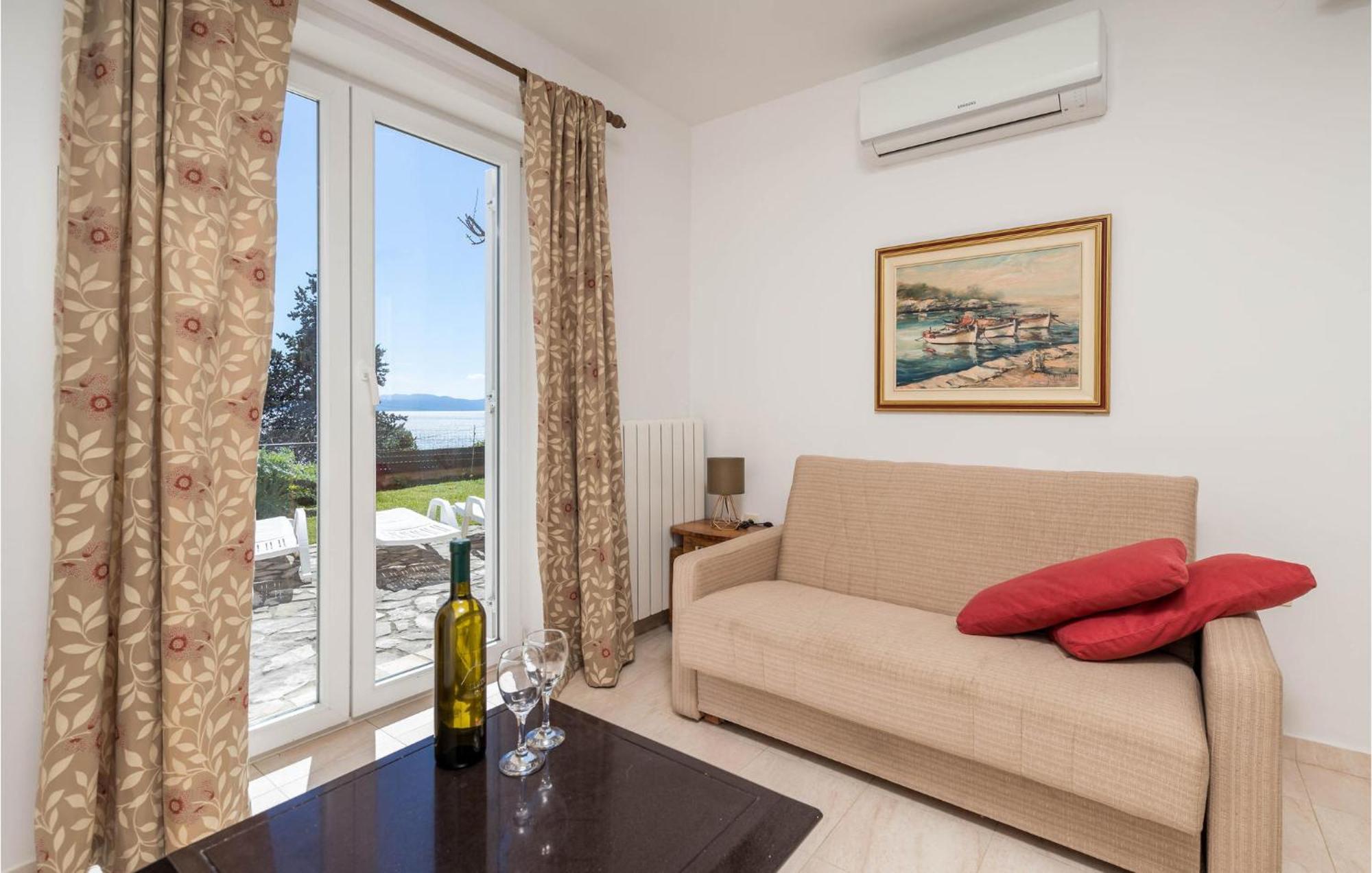1 Bedroom Cozy Apartment In Ičići 외부 사진